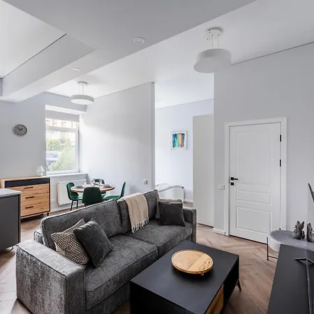 Modern Flat In Old Town - Free Parking & Self Check-in