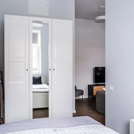 Modern Flat In Old Town - Free Parking & Self Check-in Kaunas