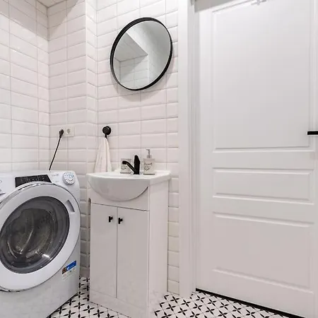 Apartment Modern Flat In Old Town - Free Parking & Self Check-in *