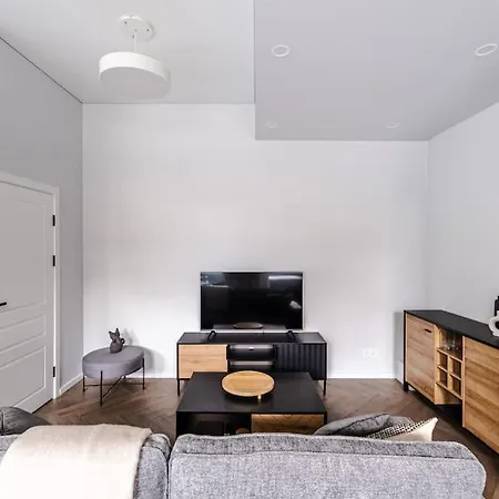 Modern Flat In Old Town - Free Parking & Self Check-in *