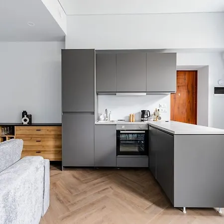 Modern Flat In Old Town - Free Parking & Self Check-in Apartment