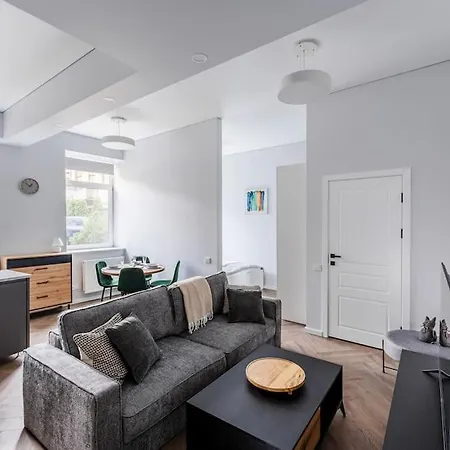 Apartment Modern Flat In Old Town - Free Parking & Self Check-in