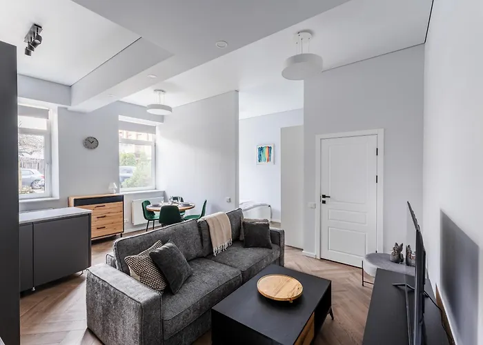 Modern Flat In Old Town - Parking & Self Check-in