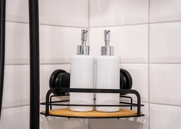 Modern Flat In Old Town - Parking & Self Check-in *