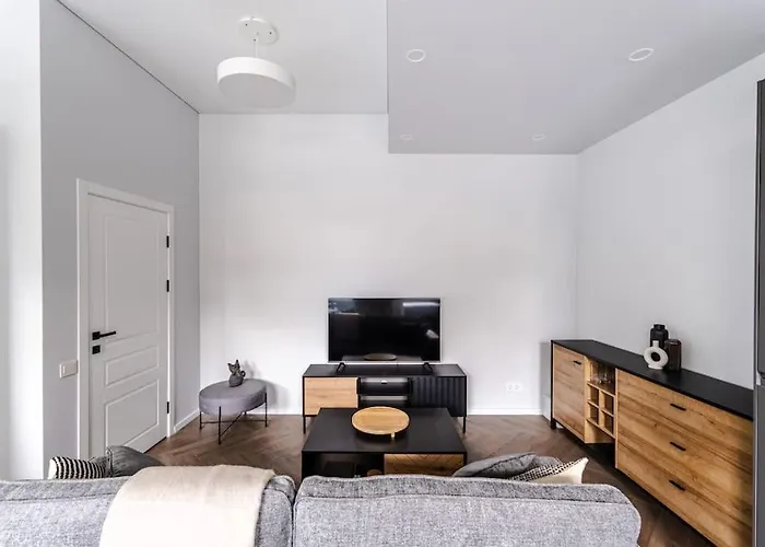 Modern Flat In Old Town - Parking & Self Check-in *